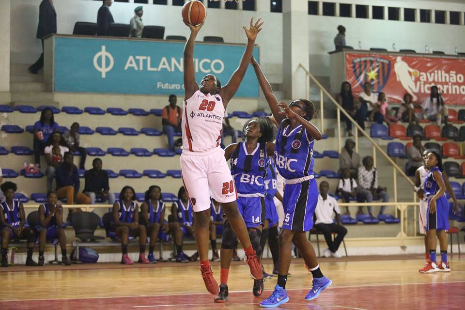 Clube Desportivo 1º de Agosto - Basquetebol: 1º de Agosto impõe chapa 100  ao Petro no primeiro jogo da meias-finais