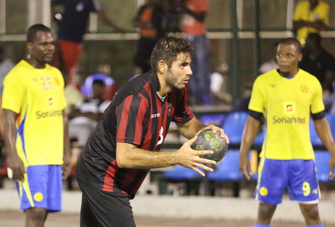 Clube Desportivo 1º de Agosto - Basquetebol: 1º de Agosto impõe chapa 100  ao Petro no primeiro jogo da meias-finais