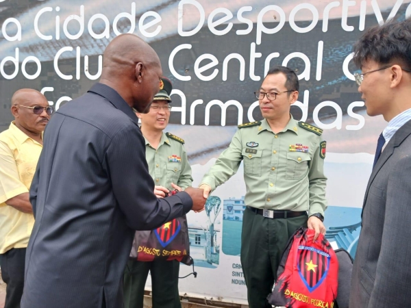 Adido Militar Da China Visita Cidade Desportiva Do 1.º De Agosto