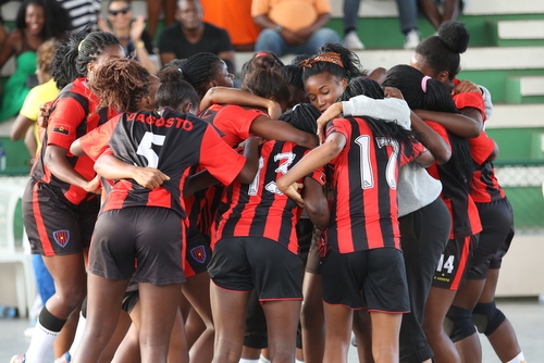 Clube Desportivo 1º de Agosto - Basquetebol: 1º de Agosto impõe chapa 100  ao Petro no primeiro jogo da meias-finais